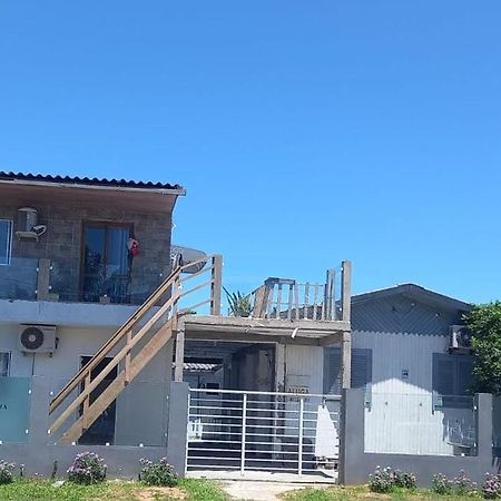 Kitnet S1 Em Torres-Rs - Na Mais Bela Praia Gaucha - Cozinha - Banheiro - Ar Condicionado - Tv E Wi-Fi - Estacionamento - Anfitria Superhost No Bnb Eksteriør bilde