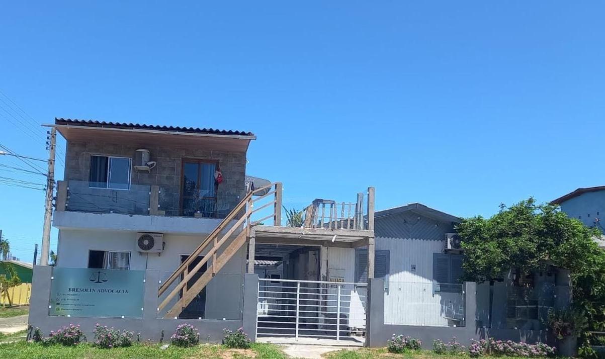 Kitnet S1 Em Torres-Rs - Na Mais Bela Praia Gaucha - Cozinha - Banheiro - Ar Condicionado - Tv E Wi-Fi - Estacionamento - Anfitria Superhost No Bnb Eksteriør bilde