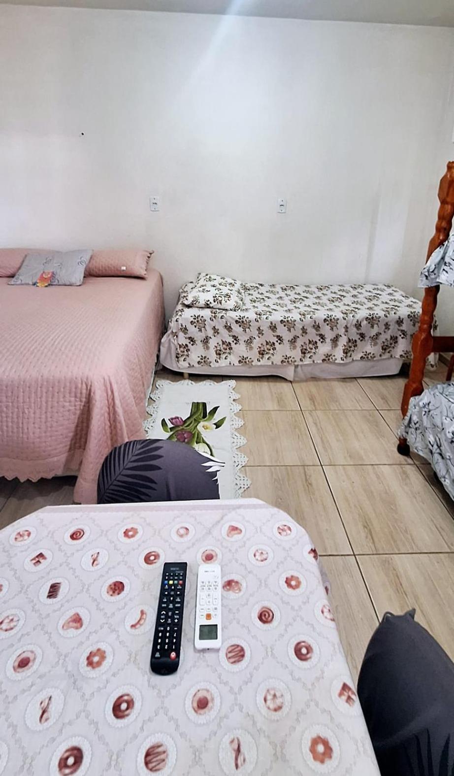 Kitnet S1 Em Torres-Rs - Na Mais Bela Praia Gaucha - Cozinha - Banheiro - Ar Condicionado - Tv E Wi-Fi - Estacionamento - Anfitria Superhost No Bnb Eksteriør bilde